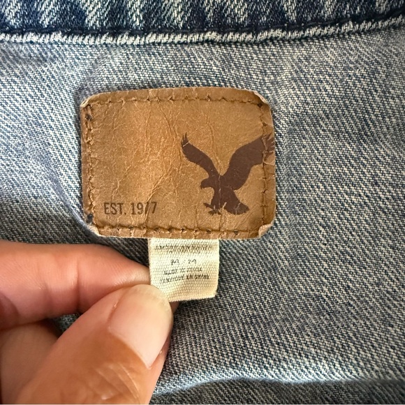 AMERICAN EAGLE Women’s Size M Medium Denim Jean Jacket Cropped Distressed Cotton - Picture 4 of 10